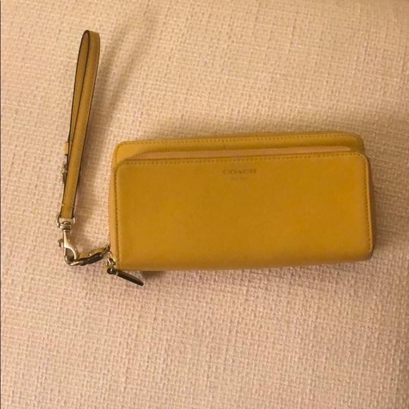 Coach yellow wallet/wristlet - Picture 1 of 3